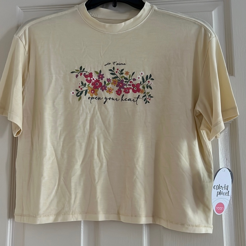 NWT Je T’aime open your heart yellow floral crop top